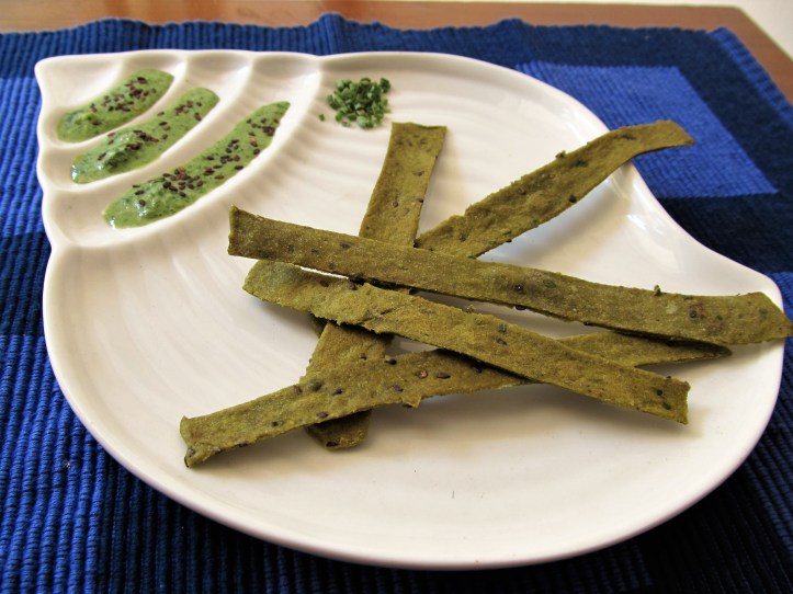 Zero-Fat Baked Spinach Wholewheat Sticks with Black Sesame and Chives