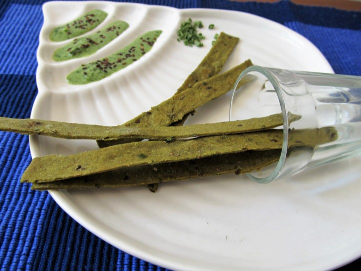 Zero-Fat Baked Spinach Wholewheat Sticks with Black Sesame and Chives2.JPG